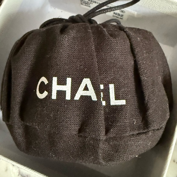 Chanel Noir Bangle with Crystal Accents - Picture 5 of 7